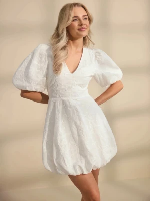 Studentklänning Bubbleroom - Säljer en helt ny studentklänning från Bubbleroom i storlek XS! Den är helt oanvänd och prislappen är kvar. Säljer den då jag hittat en annan studentklänning💕kontakta mig vid intresse eller frågor!