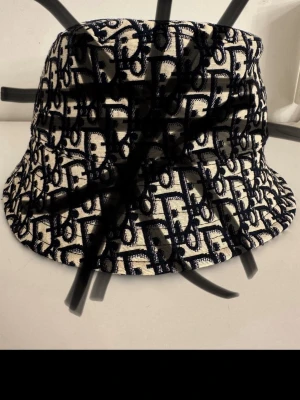 Bucket Hat - aldrig använt, helt ny, för bättre bilder och information skriv till mig!