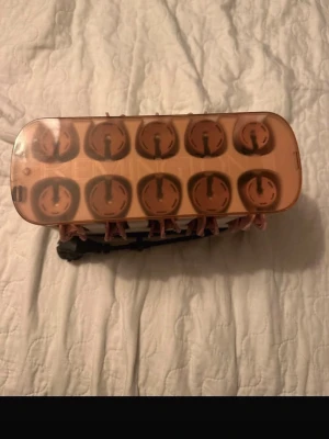 Remington 20st heated rollers - Provade en gång, funkar utmärkt men inget som kom till användning för mig. De är då värme rullar som värms up i själva lådan, super smidigt!