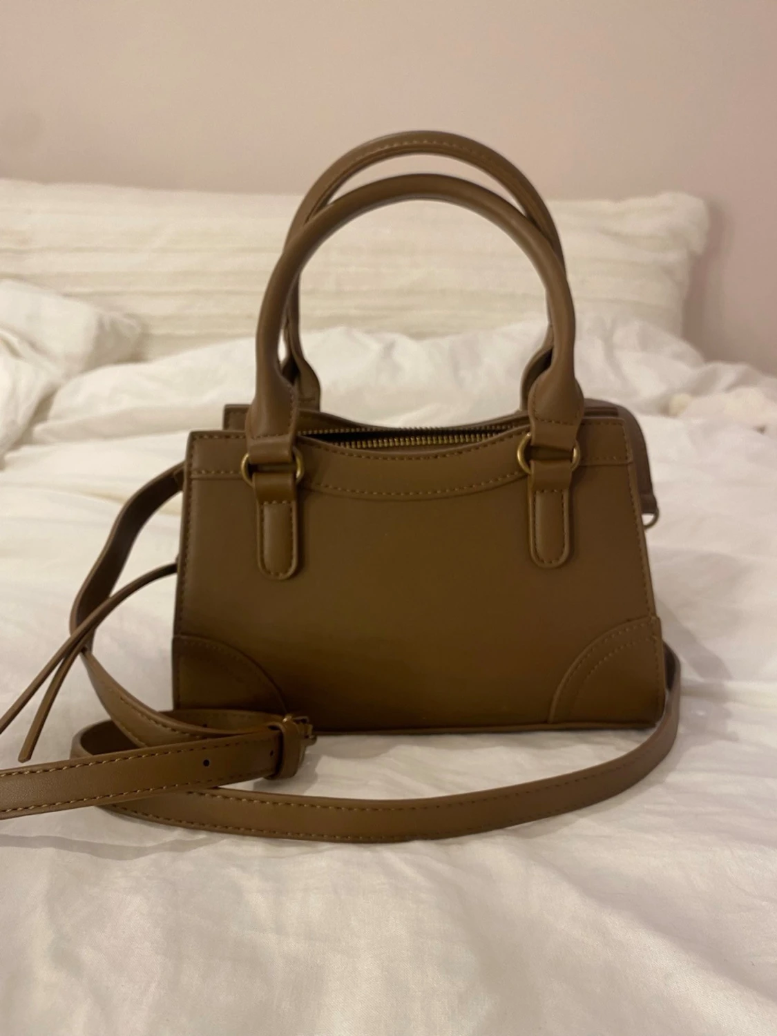 Brun minihandväska med axelrem - 2