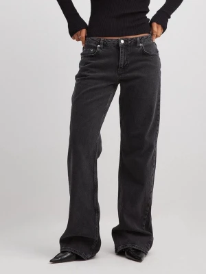 Nakd jeans - Säljer ett par nakd jeans i storlek 34💕 använda fåtal gånger. Andra bilden är min egna, har dock sytt upp de nu så de passar mig som är 163💓De är i färgen mörkgrå och är köpta för 699kr