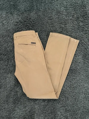 Beige/bruna slimfit chinos - Riktigt snygga slimfit chinos i beigebrun färg storlek 30w 34L 
