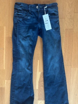Jeans - Fina jeans från gina, aldrig använda