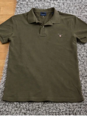 Gant pike herr  - 🔥 Säljer mina Gucci Ace sneakers – storlek 42  Snygga och stilrena skor som passar till allt! Använda men fortfarande i hyfsat bra skick – väl omhändertagna och redo för en ny ägare.  ✨ Storlek: 42   ✨ Skick: Bra, normalt slitage   ✨ Nypris: ca 7000 kr    Perfekta om du vill ha ett par exklusiva sneakers utan att betala fullpris. Passa på att göra ett riktigt kap!  💬 Hör av dig vid intresse eller för fler bilder!