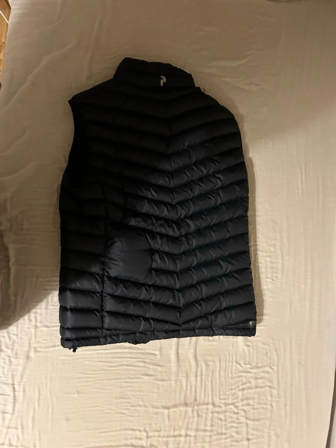Svart dunväst från Peak Performance - 1