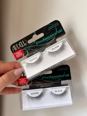 Lösfransar - Två par ardell wispies. Obs inget lim i🤍 ej använda
