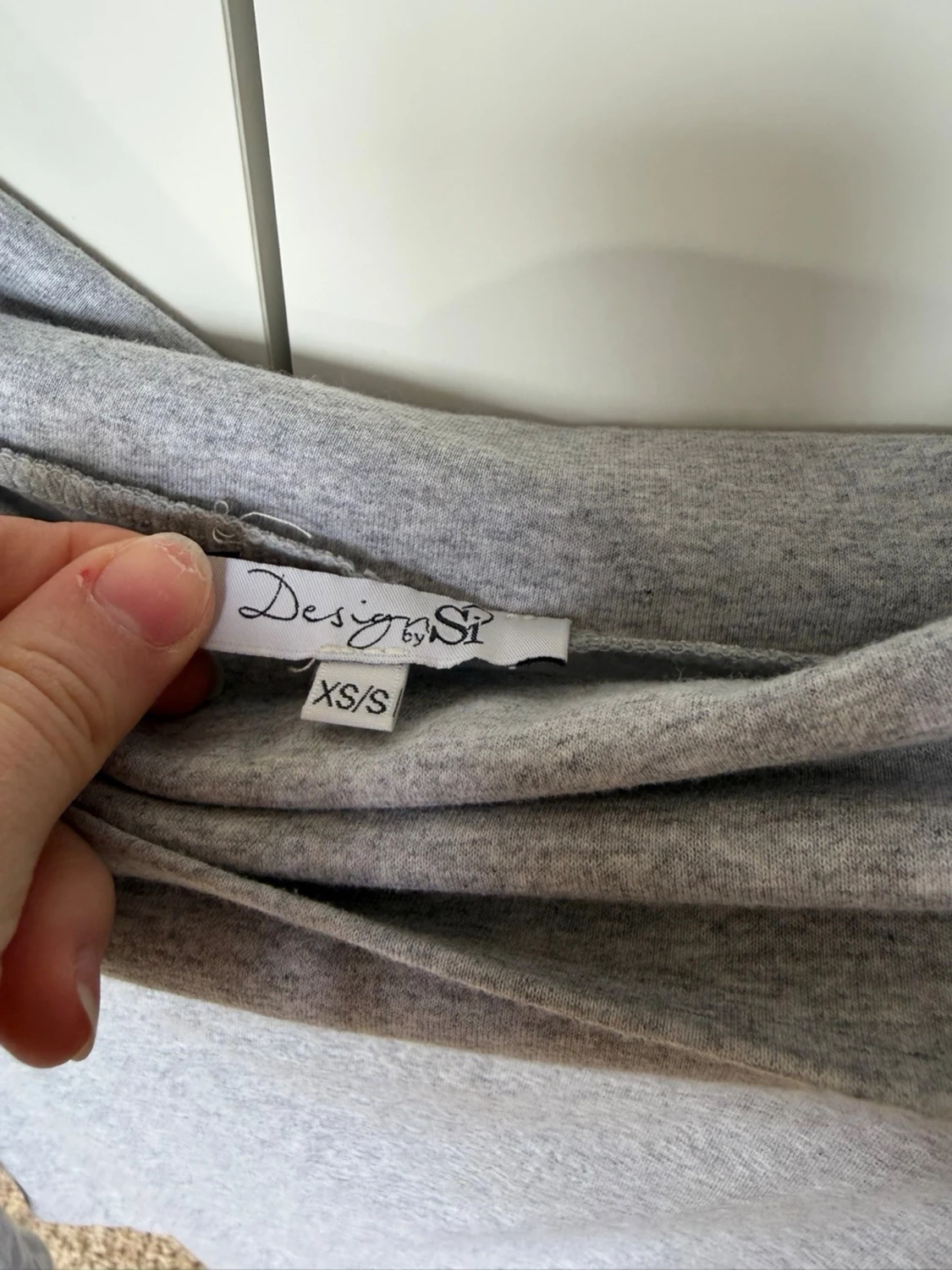 Grå offshoulder topp från Design Si - 1