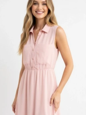 Ljusrosa / gammelrosa klänning i chiffong, nyskick. Storlek: 34/XS-SMALL. - Söt, ljusrosa/gammelrosa kort chiffongklänning i nyskick. Har 2 fickor + knappar framtill, resår i midjan och fodrad med underkjol. Storlek: 34/XS-SMALL. Material: Chiffong/polyester. Helt felfri. FRAKT TILLKOMMER.