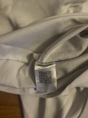 H,m - Säljer alla 3 tröjor för 1265 då dom är använda 3gånger väldigt bra kvalité och väldigt snygga 