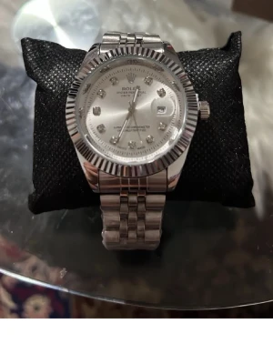 R Klocka - Helt ny för bra pris