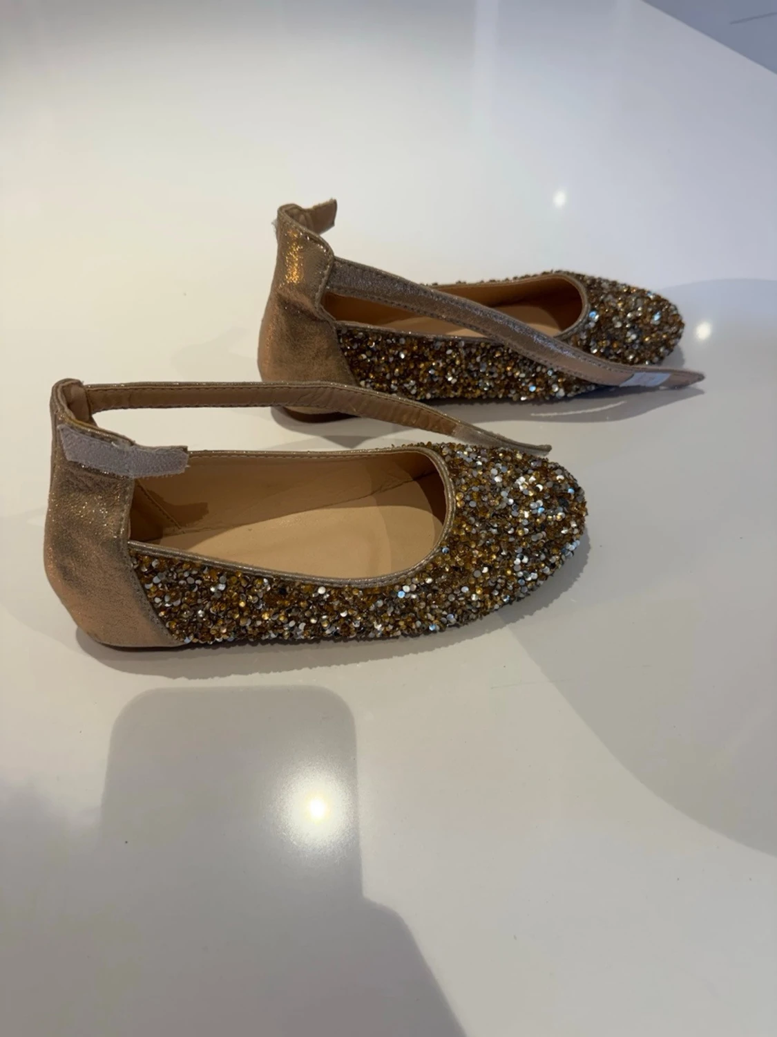 Glittriga guldiga ballerinaskor - 2