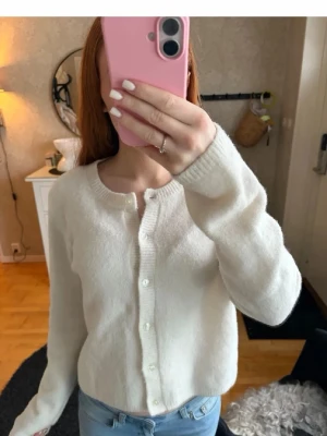 Valient kofta - Jätte fin och knappt använd. Den är i M men är absolut mindre i storlek. Jag brukar ha xs/s 