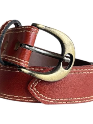 Brunt läderbälte  - Oanvänt rödbrunt läderbälte med rustikguldiga och beiga detaljer 🤎totala längd utan spänne: 89 cm