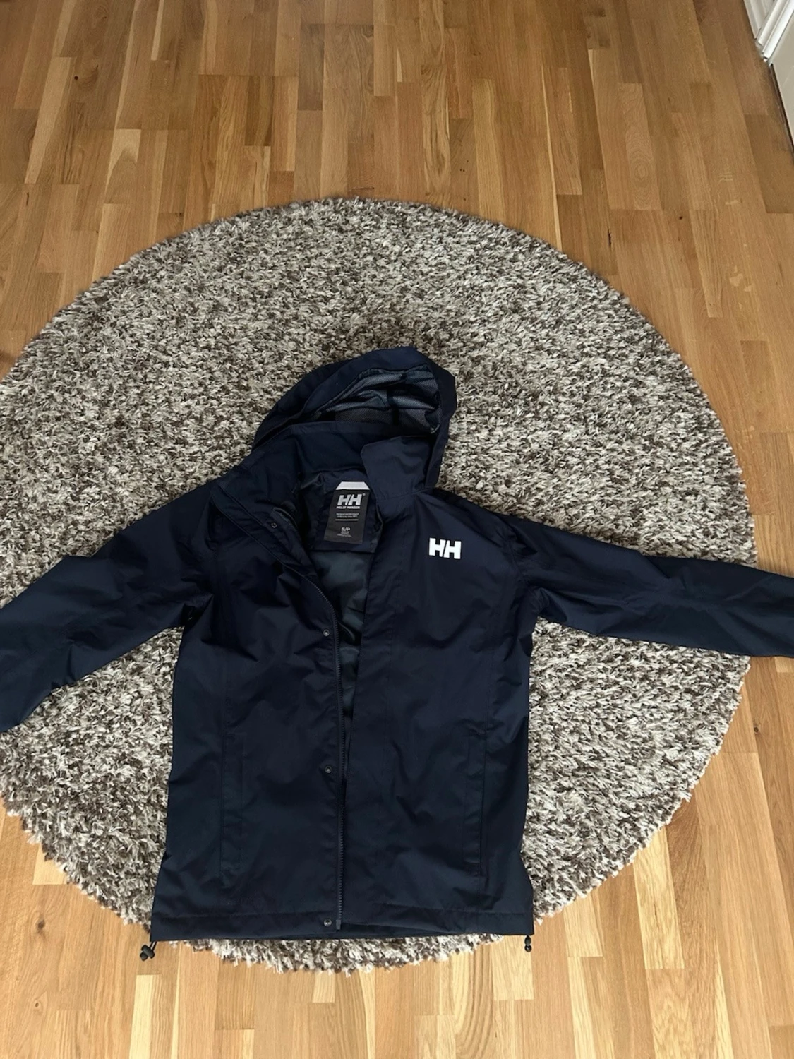 Svart/marinblå vindjacka från Helly Hansen