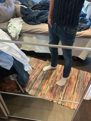 Blå Jacob cohens - Säljer ett par mörkblå slim fit Jacob cohen jeans med nypriset på 5500 kr. Jag säljer nu dessa helt felfria (förutom att de är uppsydda) Jacob cohensena fats för 899 istället! Hör av er vid minsta lilla!