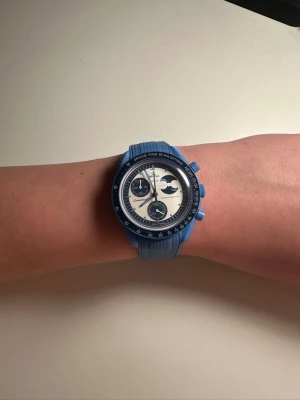 Omega moon swatch - Riktig fin klocka som bara gick att köpa i augusti 10 till 19 2024, för att fira den första supermånen på året, omega super blue edition. Original armband finns med 