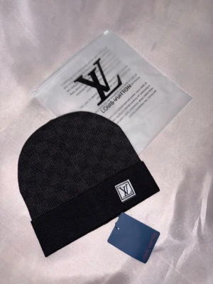 Svart L V rutig mössa - Ifall ni har några funderingar så är det bara att fråga 