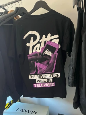 Patta T-shirt  - Snygg Patta T shirt perfekt till sommaren! Köpt i London🌃 Storlek: S