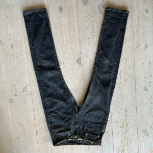 Lee jeans  - Säljer dessa schyssta lee jeans! | Modellen är slim | Skicket är toppen! | Storlek 29/31 | Vid funderingar eller diskussion om pris är det bara att skriva!🤩🤝