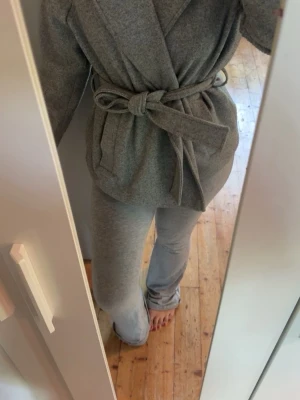 Grå kappa - Grå kappa från vero moda i storlek S. Använd ett par gånger, inga hål eller fläckar