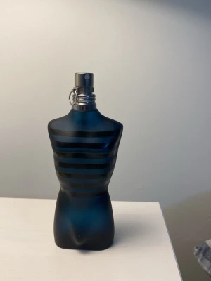 Jean Paul Gaultier parfym ultra male - JPG ultra male parfym 75 ml inköpt förra sommaren i palma mallorca. På sista bilden ser man hur mycket som är använt.