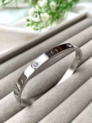 Armband, Silver - Helt nytt köpt utomlands, riktigt bra kvalitet! 