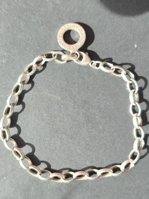 Thomas Sabo-armband, silver, 20 cm inklusive ringen  - Snyggt Thomas Sabo armband i äktasilver. Kedjan har en klassisk och stilren design som passar till många olika looks. 