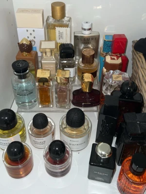 Parfymer - Stor samling av parfymer! En del kanske jag behåller men kan tänka mig byta eller sälja till det vi kommer överens om. Hör gärna av er om det finns frågor.