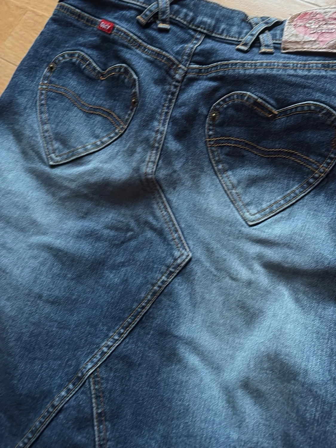 Jeanskjol med hjärtformade fickor - 2