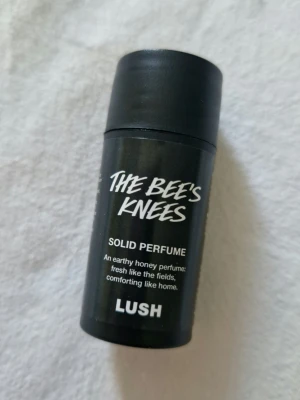 Lush - The Bee's Knees Solid Perfume - Testad en gång, var inget för mig. Köpt för en vecka sen.