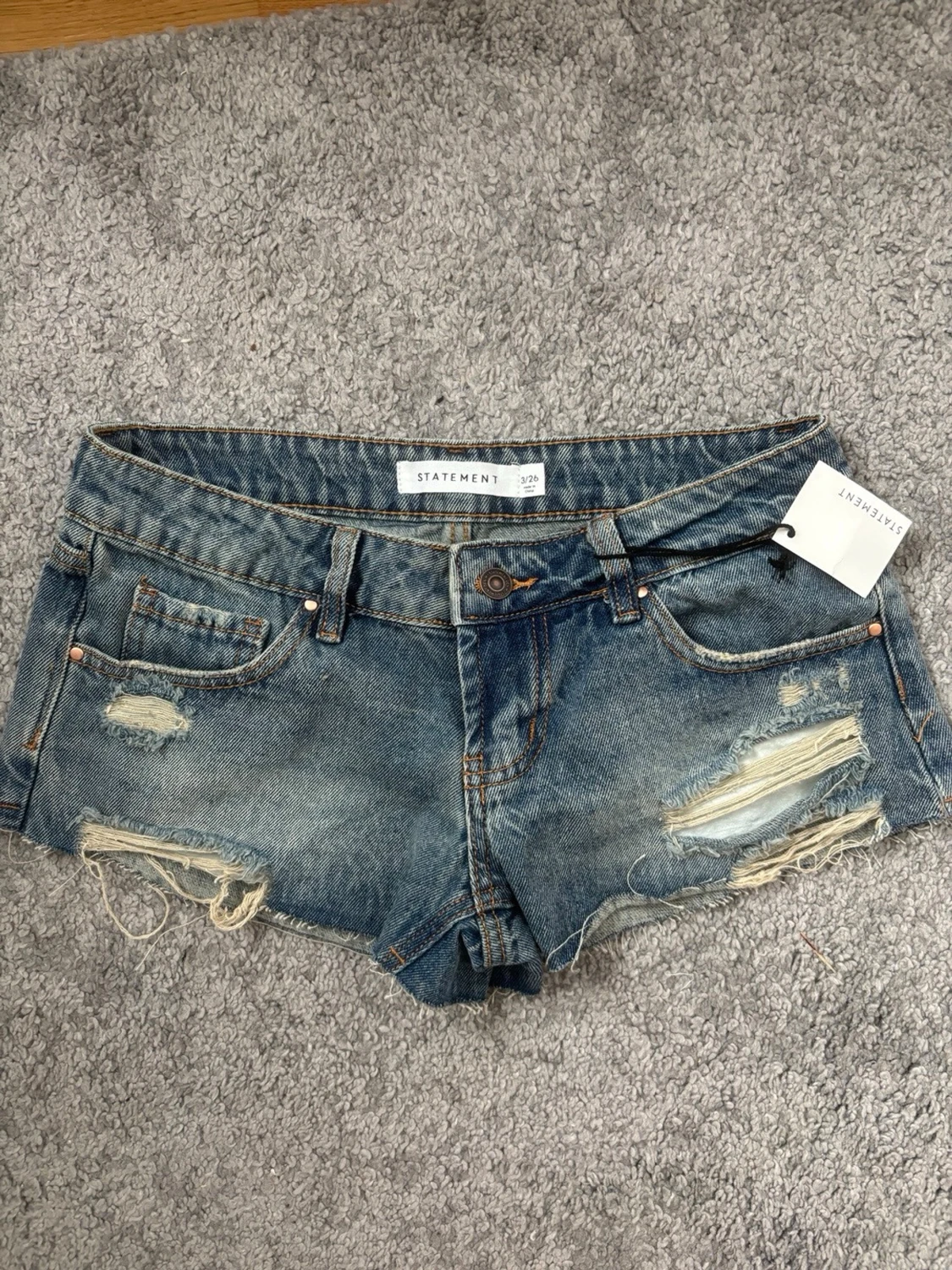 Lågmidjad jeanskjol