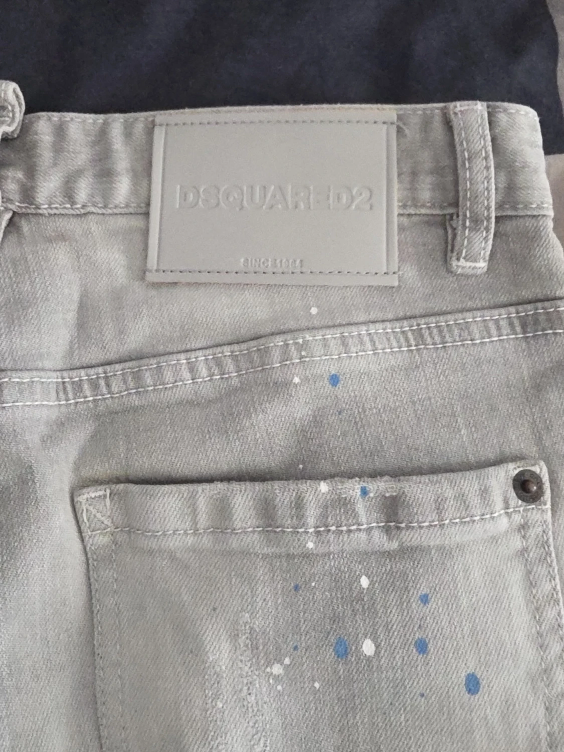 Ljusgrå slitna skinny jeans - 2