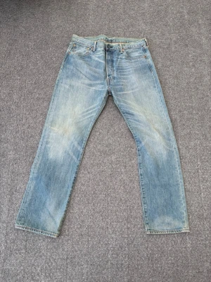 Vintage Levis 501 - Säljer dessa Vintage Levis 501 jeans i fint skick! Storlek 36/32 men passar mindre! Pris går att diskutera vid snabb affär! Hör av dig vid minsta fundering! 
