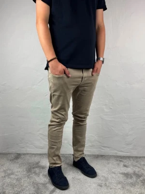 Replay jeans  - Ett par riktigt snygga jeans från replay i storlek W33 L30 i modellen Anbbas hyperflex