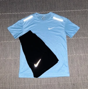 Nike Tränings Set - Nike Shorts Tränings Set. Oanvänd (Den passade inte)