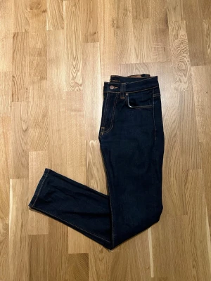Nudie Jeans - Storlek 30/34 - Nudie jeans för män till salu, modellen är Lean Dean. Storlek Waist 30 / Lenght 34. Jeansen är nyskick, förekommer inga defekter. Hör av dig vid intresse/frågor. PRIS KAN DISKUTERAS!