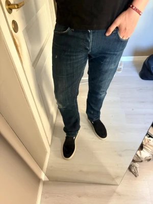 Jeans LEE - Sjukt feta jeans från LEE i modellen DAREN lite mer loose fit sjukt feta me storleken är W34 L32🤩