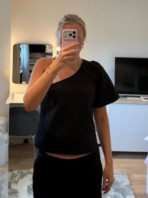 One shoulder top - superfin använder ej längre!