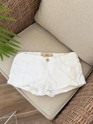 Hollister lågmidjade jeansshorts  - Frakt 24h. Stretch finns. A25