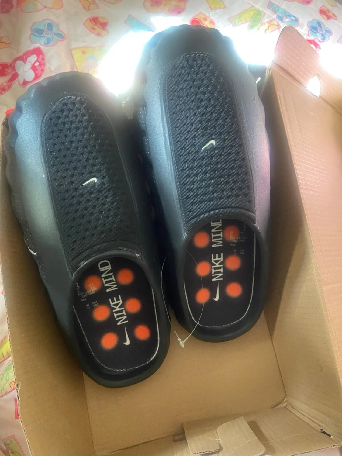 Svarta Nike Mind tofflor