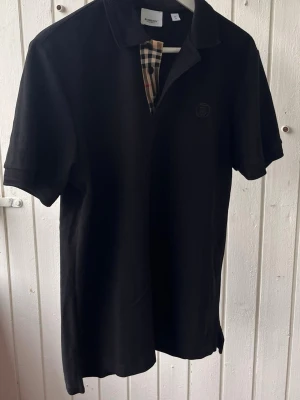 Burberry Pike och Lacoste Sweatshirt - Fint skick