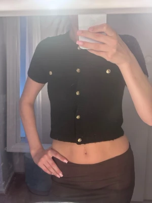 Tröja - Jätte elegant tröja med knappar som går att öppna 🩷