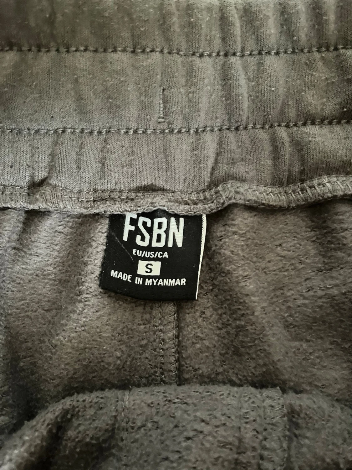 Grå sweatshorts från FSBN - 1