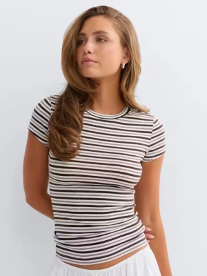T shirt - Slutsåld hos Gina, brun vit randig typ. Använd typ en gång