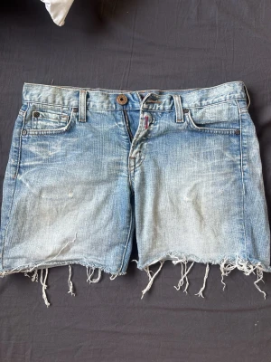 Jeansshorts  - Jättesnygga ljusblå jeansshorts som inte längre säljs på Replay. Köpte de på plick och använt en gång pga de är för stora