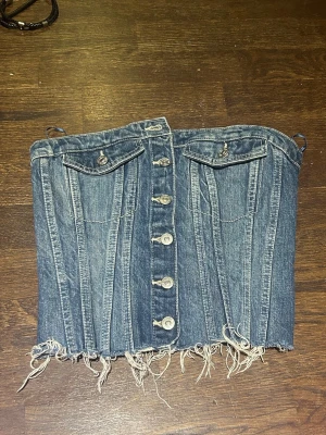 Jeans topp  - Jeans topp i storlek M från zara! Använd en gång! 