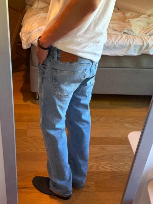 Levi's 501 - W32 L34. Oanvända/nyskick. Väldigt snygg wash till sommaren