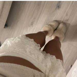 Spets shorts  - Super snygga och söta spets shorts. Perfekta till sommaren! Tryck gärna på köp nu❤️