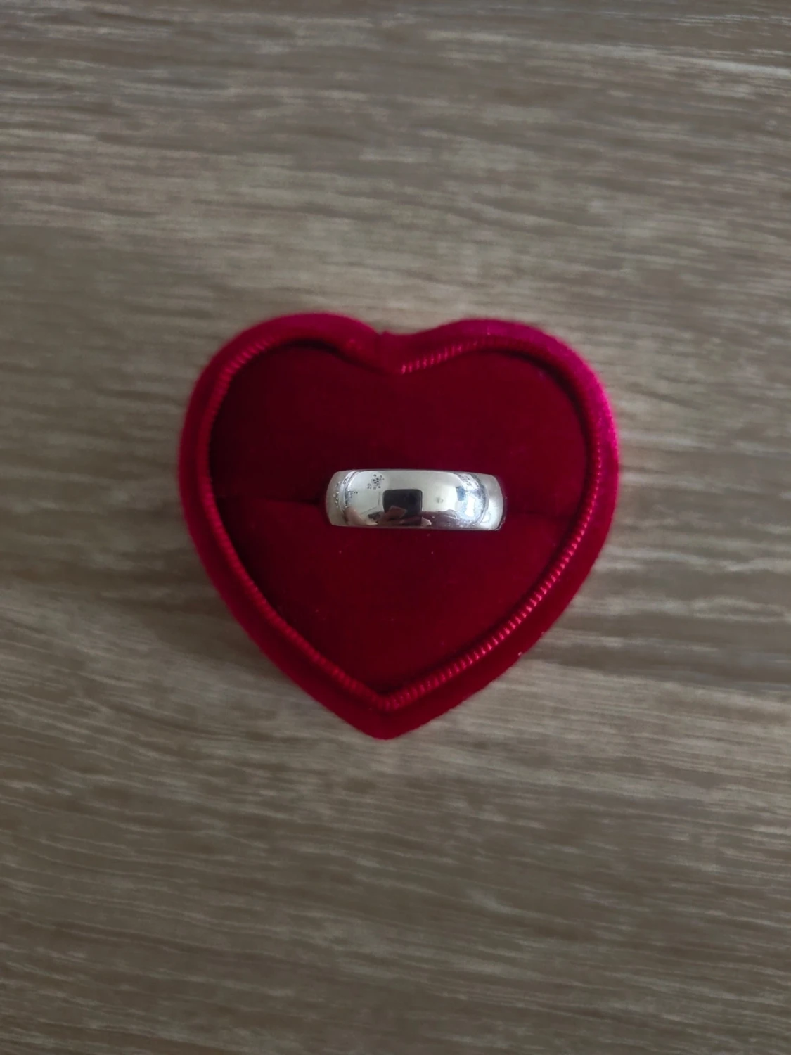 Klassisk bred silverfärgad ring