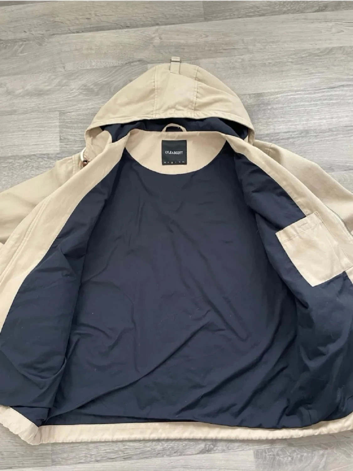 Beige vindjacka från Lyle & Scott - 2